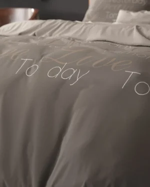 Sleeptime Live Today dekbedovertrek - Taupe