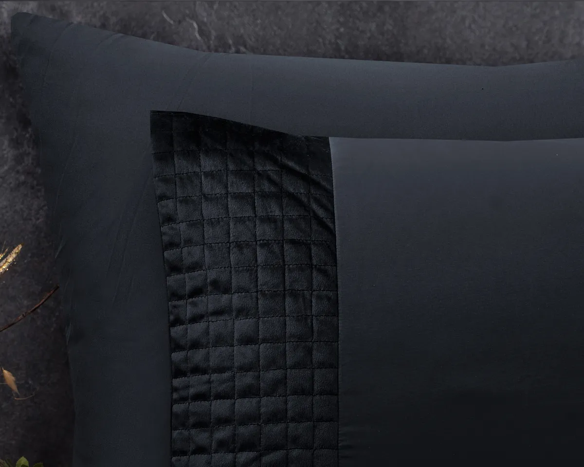 Sleeptime Velvet band zwart Dekbedovertrek - Chic en lekker zacht Sleeptime Velvet band zwart Dekbedovertrek Sleeptime Velvet band zwart Dekbedovertrek