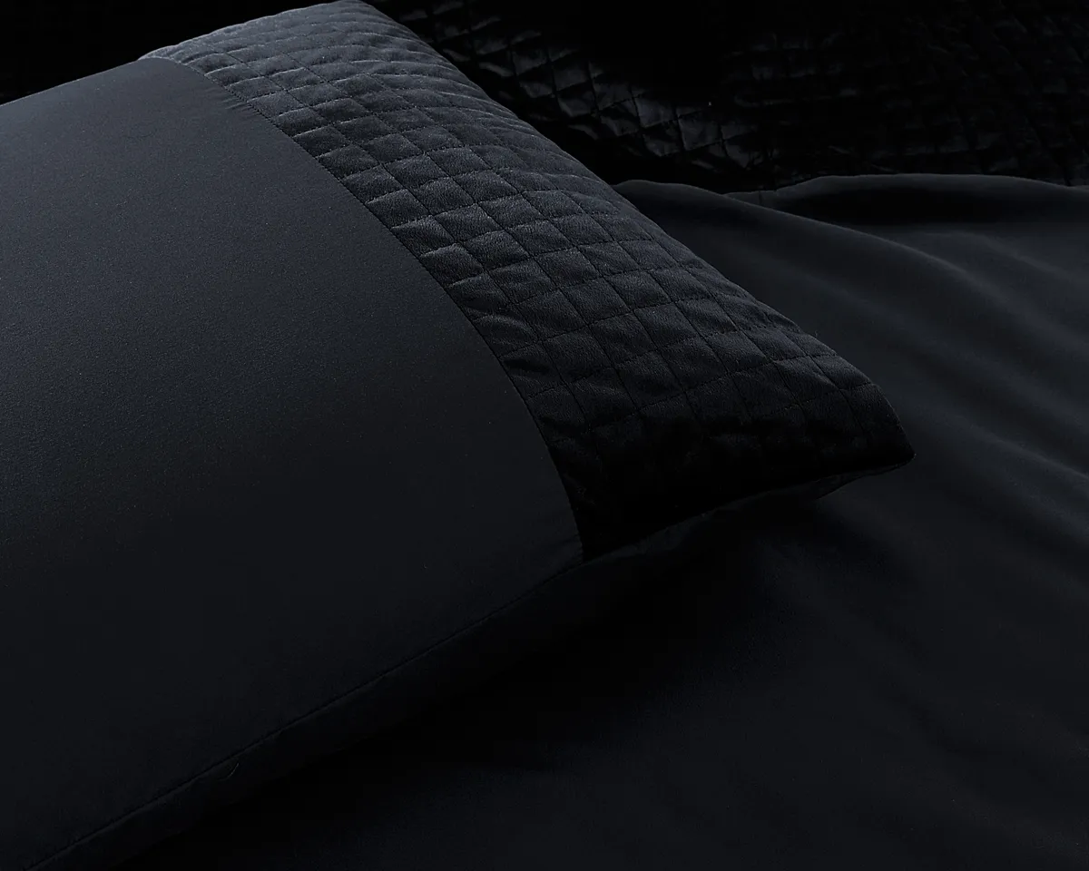 Sleeptime Velvet band zwart Dekbedovertrek - Chic en lekker zacht Sleeptime Velvet band zwart Dekbedovertrek 5 Sleeptime Velvet band zwart Dekbedovertrek