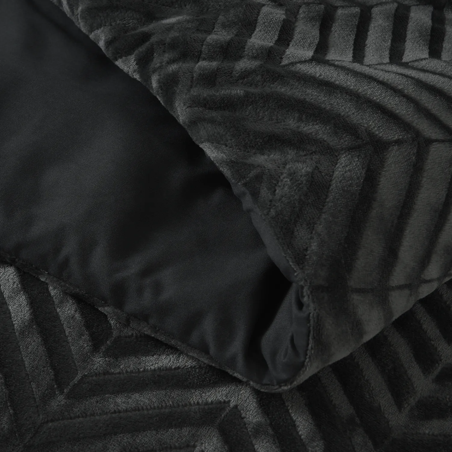 Sleeptime Teddy Chevron Dekbedovertrek Antraciet – Luxe en Warmte in Één Sleeptime Teddy Chevron Dekbedovertrek Antraciet 5 Sleeptime Teddy Chevron Dekbedovertrek Antraciet – Luxe en Warmte in Één - Afbeelding 4