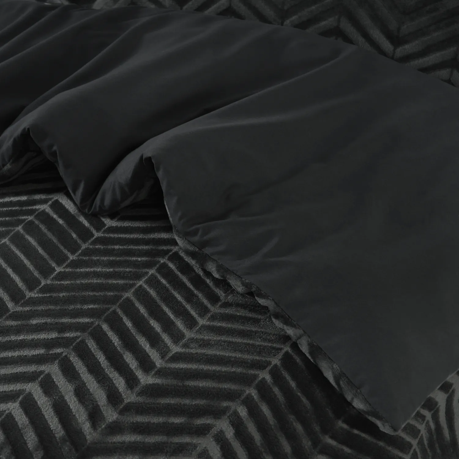 Sleeptime Teddy Chevron Dekbedovertrek Antraciet – Luxe en Warmte in Één Sleeptime Teddy Chevron Dekbedovertrek Antraciet 7 Sleeptime Teddy Chevron Dekbedovertrek Antraciet – Luxe en Warmte in Één - Afbeelding 3